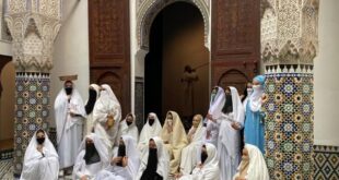 استعراض ‘بالحايك التقليدي المغرب’ يجوب أهم المعالم السياحية بالمدينة الإسماعيلية مكناس +(صور)